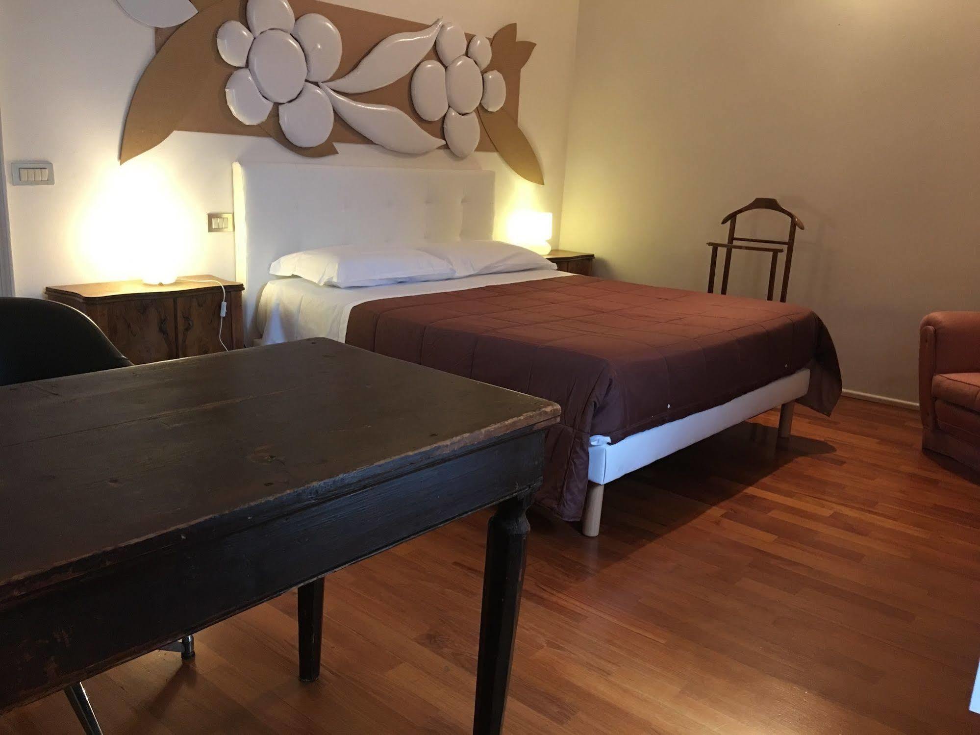Domus Nova Residenza Il B&B Mantova Exteriör bild