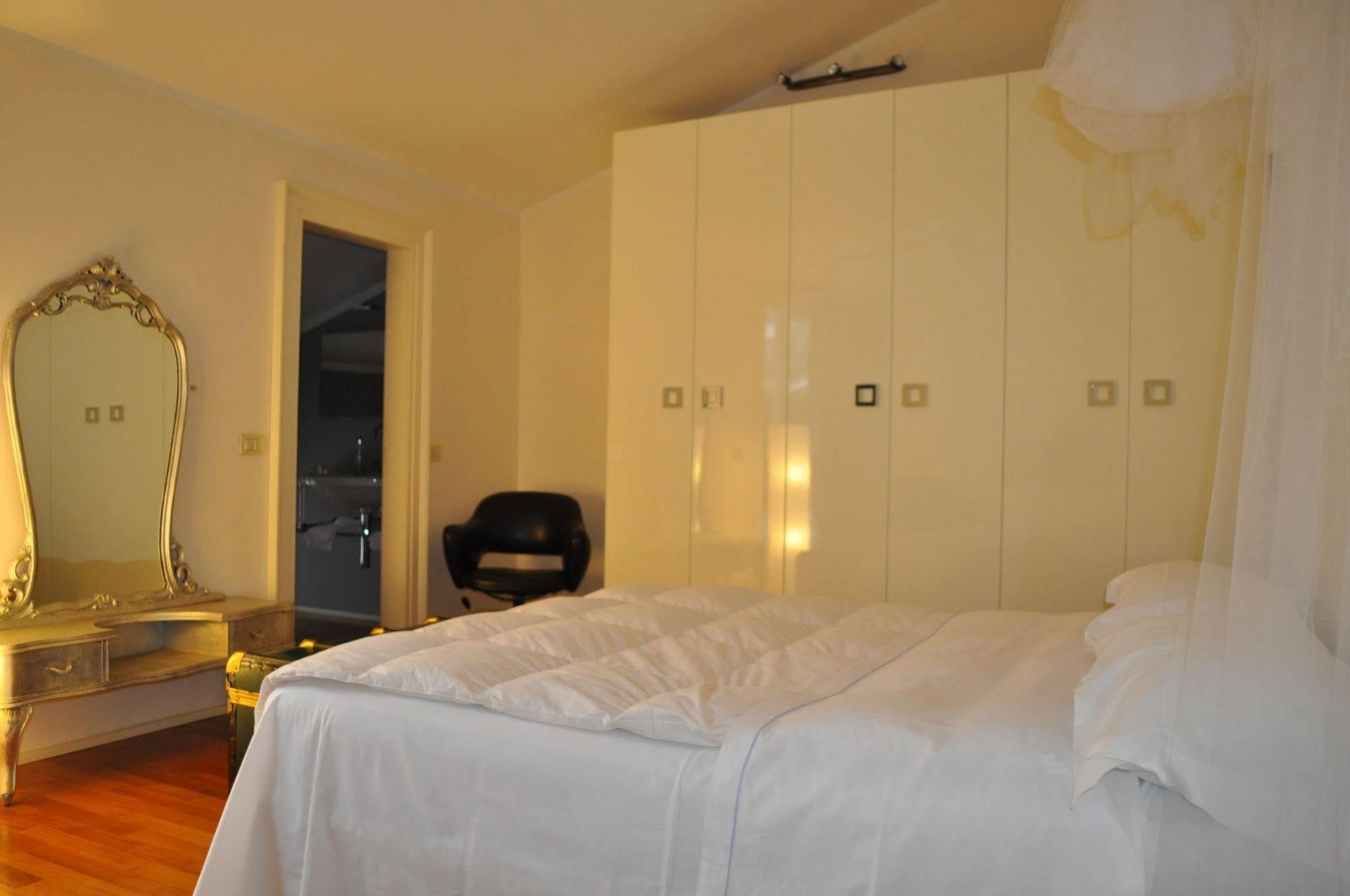 Domus Nova Residenza Il B&B Mantova Exteriör bild