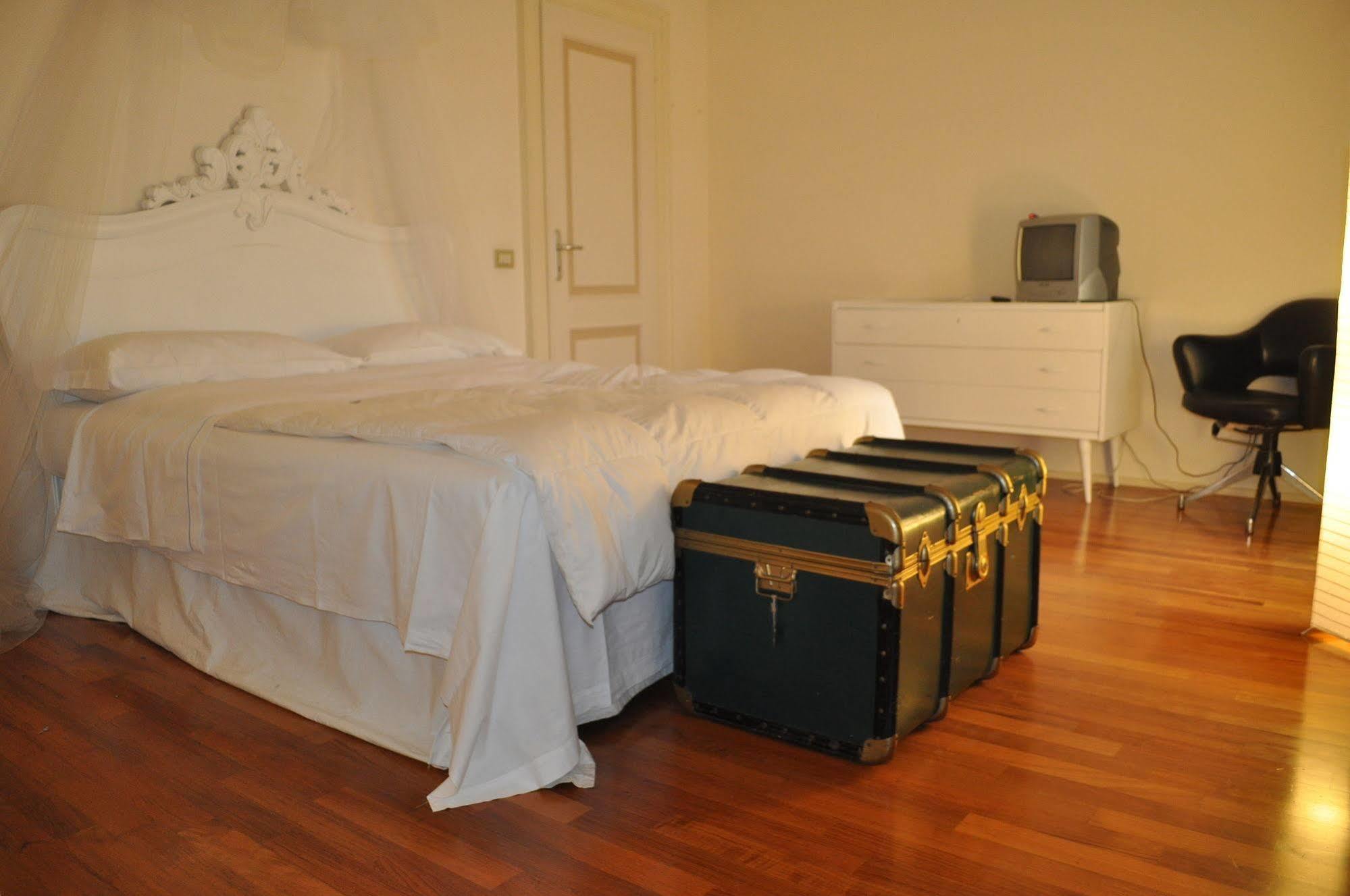 Domus Nova Residenza Il B&B Mantova Exteriör bild